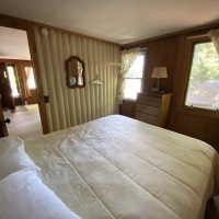 cabin-4-front-bedroom-03